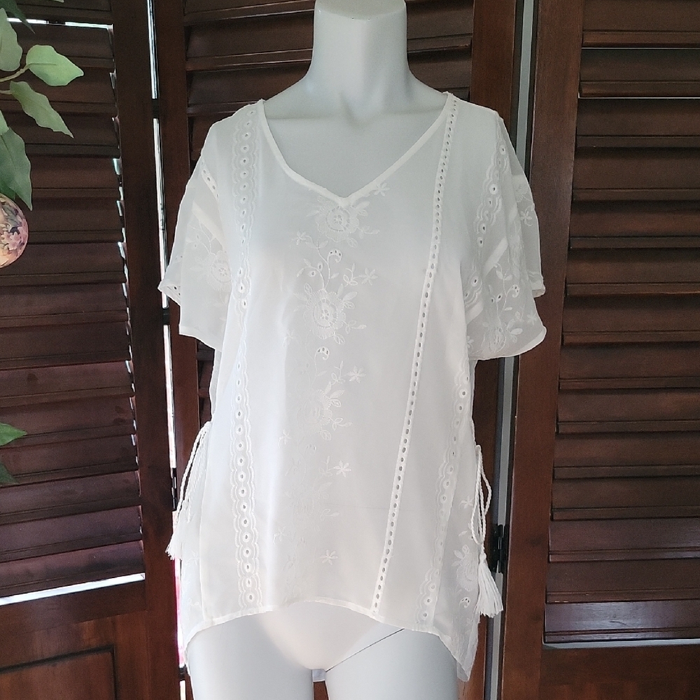 Ariat White Short Sleeve Eyelet Top Sheer Lightweight Airy Blouse Coverup Small